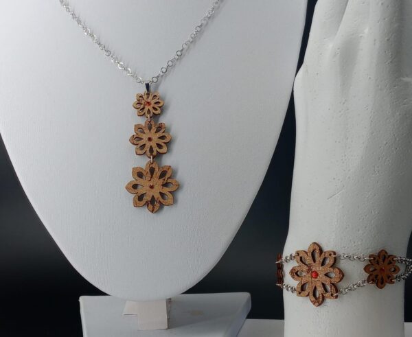 Parure collana e bracciale 3 fiori brillantinato rosso | Anime Artigianali