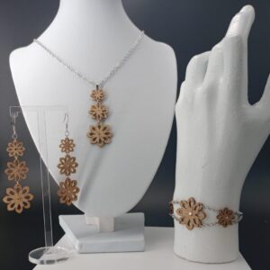 Parure collana, bracciale e orecchini 3 Fiori naturale bianco | Anime Artigianali