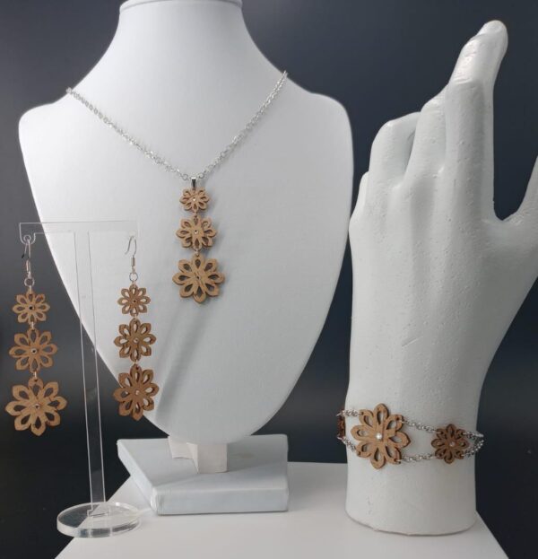 Parure collana, bracciale e orecchini 3 Fiori naturale bianco | Anime Artigianali