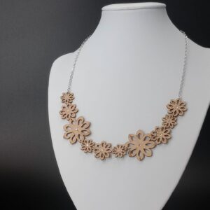 Collana Girocollo Fiori naturale bianco | Anime Artigianali