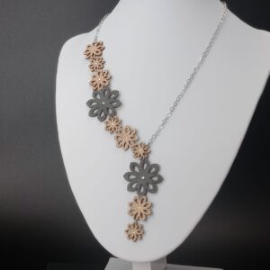 Collana 3 fiori pietra double face (fronte) | Anime Artigianali